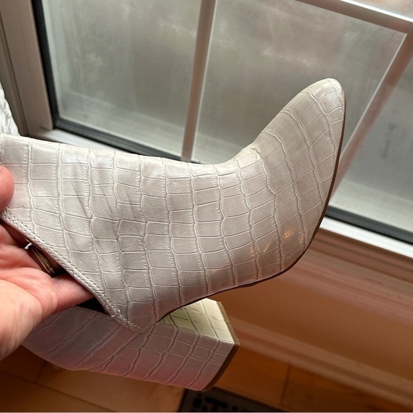 Steve Madden Women's Rookie Bone Croc Block Heels V Cut Ankle Booties Size 9.5 - Picture 14 of 16